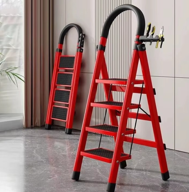 Scară Metalică Pliabilă cu 4 Trepte Antiderapante, Mâner Ergonomic, Roșu-Negru