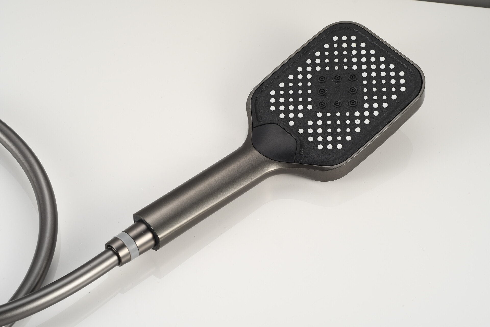 Set de Duș SmartFlow – Termostat, Afișaj Digital cu Dinamo și Funcții Personalizabile
